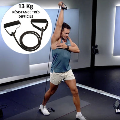 homme s'entraine avec elastique musculation 13 kg