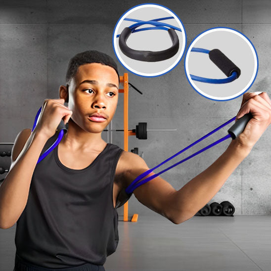 Jeune homme qui s'entraine avec elastique musculation